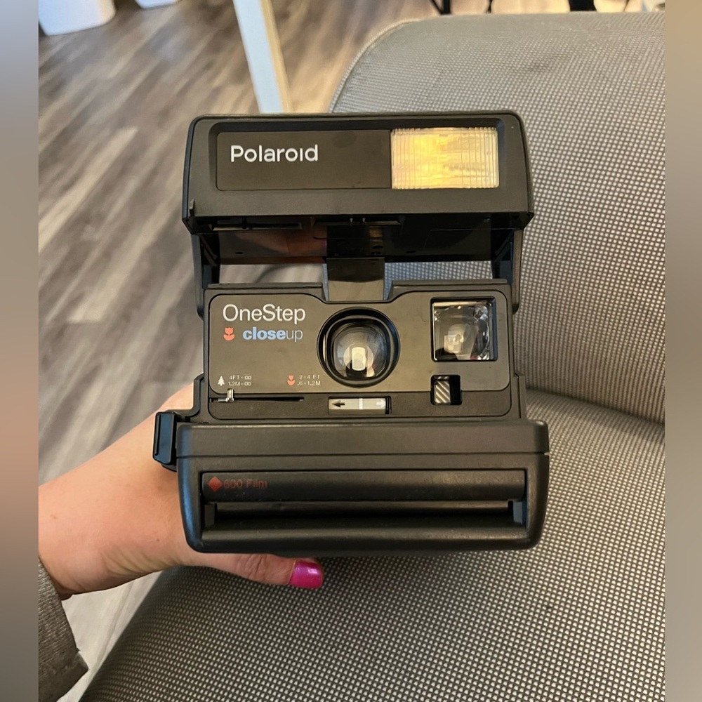 Polaroid one step close up